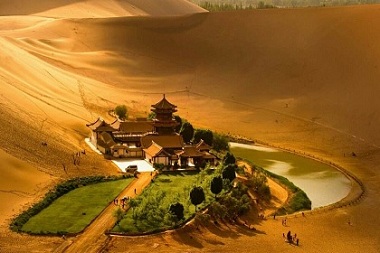 echoing sand mountain and crescent lake