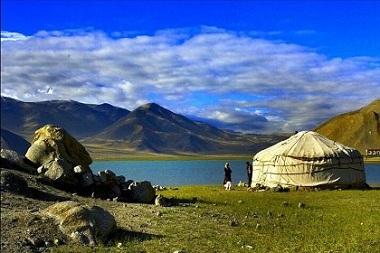 Karakul Lake